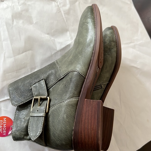 Comfortiva Cardee Bootie - Picture 12 of 13